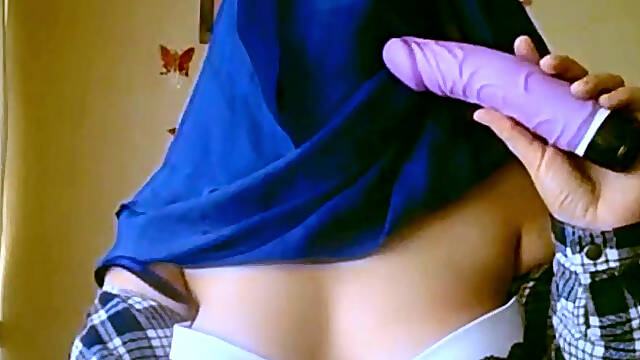 Arab Camgirl From Algeria Shows Hot Boobs And Hairy Pussy