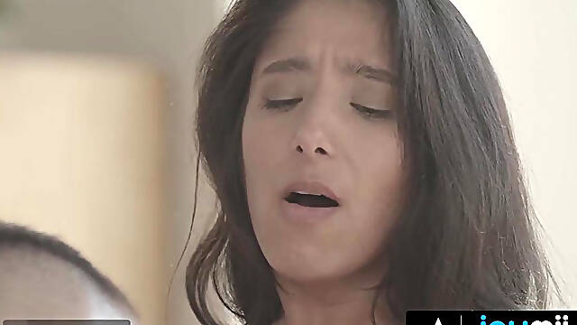 Horny Businessman Bangs His Wife on the Kitchen Table and Cum on Her Ass Af...