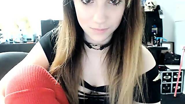 Amateur webcam girl with stockings see