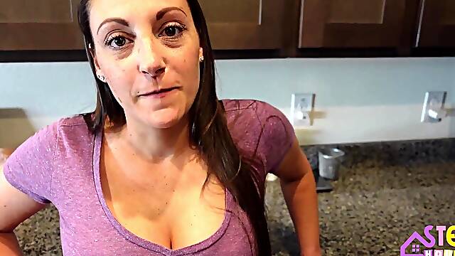 Step Mom Melanie Hicks GIves BJ