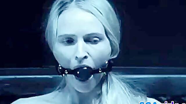 Blonde Danish BDSM: Smukke Mennesker (2010)