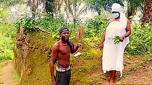 BBW African Amateur Goddess Got Fucked By BigDick Softkind in the bush