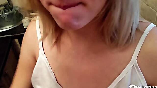Golpe En Las Bolas, Esposa Guapa, Mira Como Follan A Su Mujer