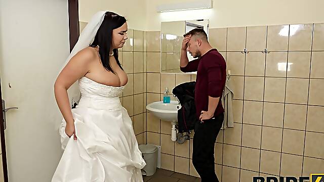 Hardcore fucking in the bathroom with chubby bride Sofia Lee