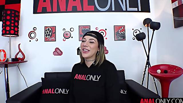 Bubbly Playgirl Valentine has Large Booty that Needs Large Cock