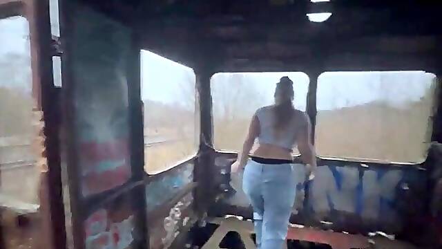 Maja has sex in an old educate... that wasn’t part of the plan