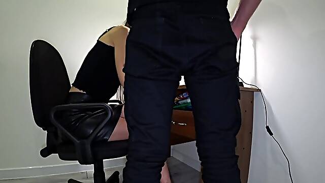 ?Secretary in red shoes fails quarterly report Time-Office Anal⭐️