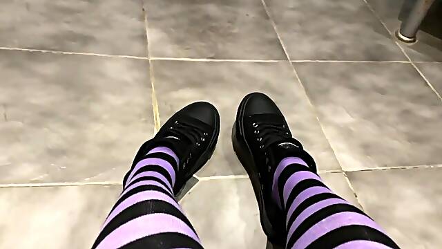 Hunk Masturbating in Bath