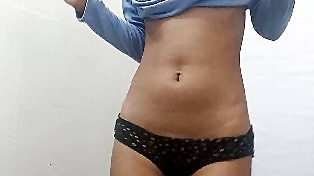 Horny Sri Lankan Girl Fingering Her Wet Pussy Hard