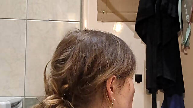 Amator Hot Married Couple Fast Fuck in Livingroom