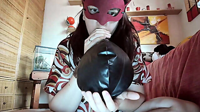 Black Latex Domination: Giant Balloon Inflation and Nicolettas Sensual Clutch