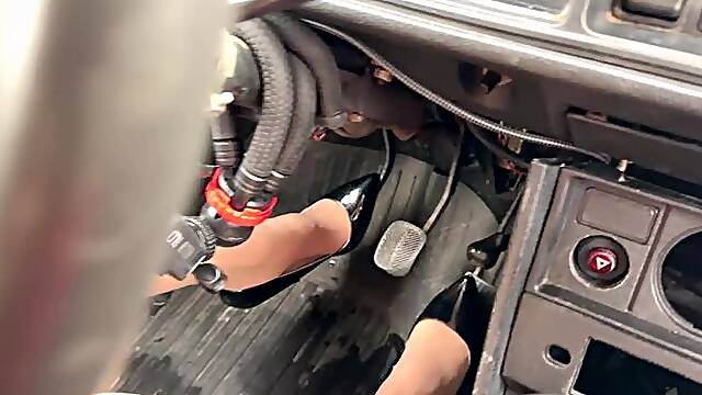 VIKA GOT STUCK IN THE SNOW IN A VAZ 2107_4K PRO RES HDR (full video 40 min) upskirt version