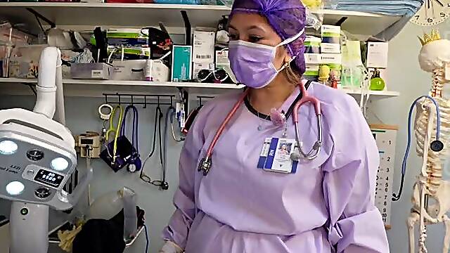 10 min BG 3rd person POV Watch Nurse Luna up close give her patient a hand job milking for a sperm sample! Wearing my 5 5 Biogel Surgical Latex Gloves, reusable surgical gown. Watch me drain my...
