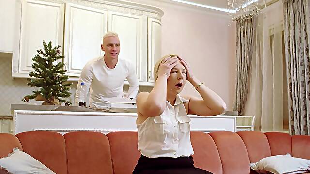 Steamy mature mom screams for more while her pussy received endless pleasure