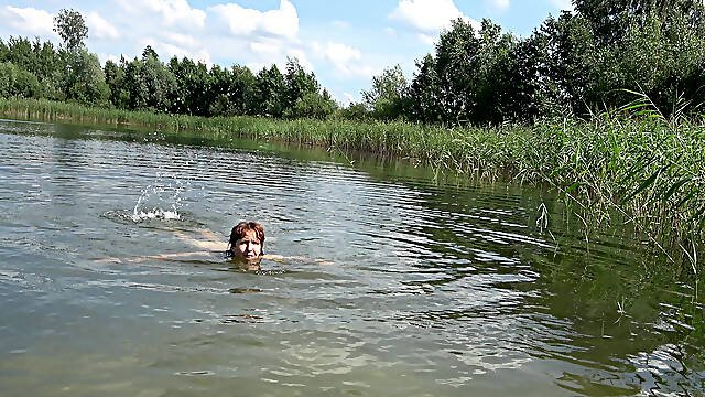 Hera Harding Shows Wrinkled Feet After Swimming Naked