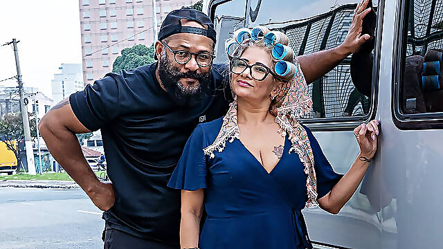 Busty Housewife Tried Very Hard Ass Fucking