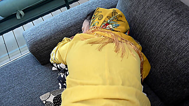 Homemade Sex with Big Ass Muslim Arab Stepmom in Hijab