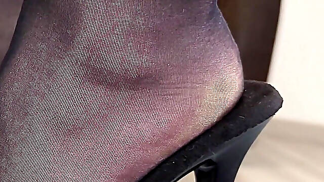 POV Shoejob in Black Stockings, Leather Pants and High Heel Mules on Cock Table - Dame Olga 4K (725)